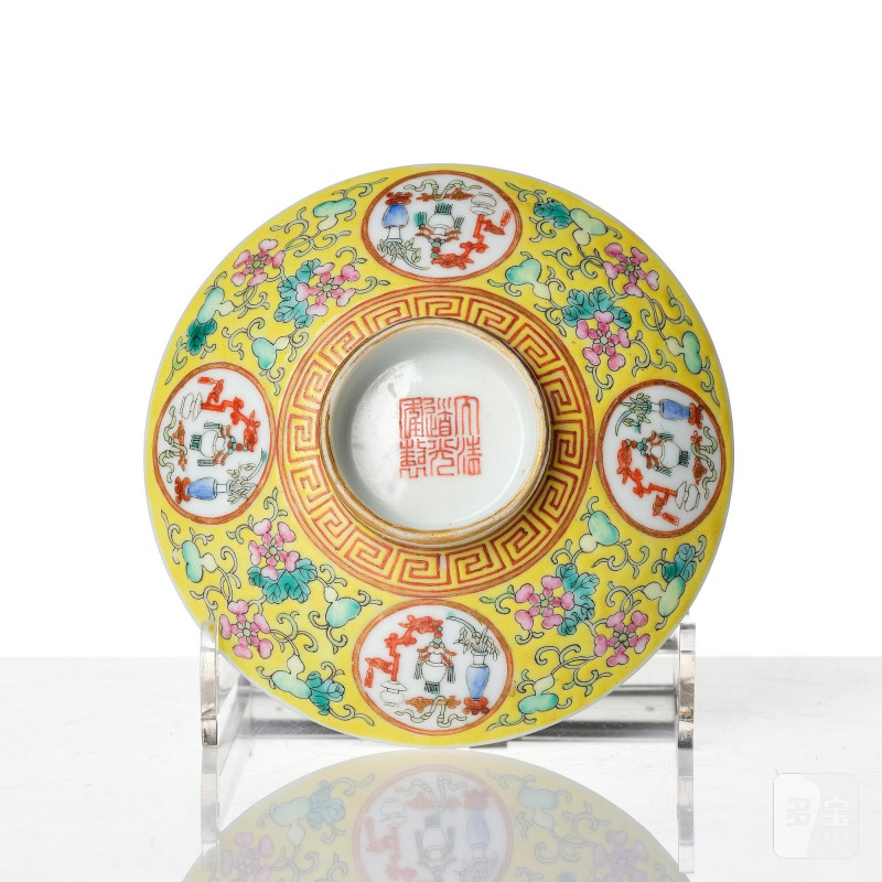 A pair of yellow ground 'medallion' bowls with covers, - 图8